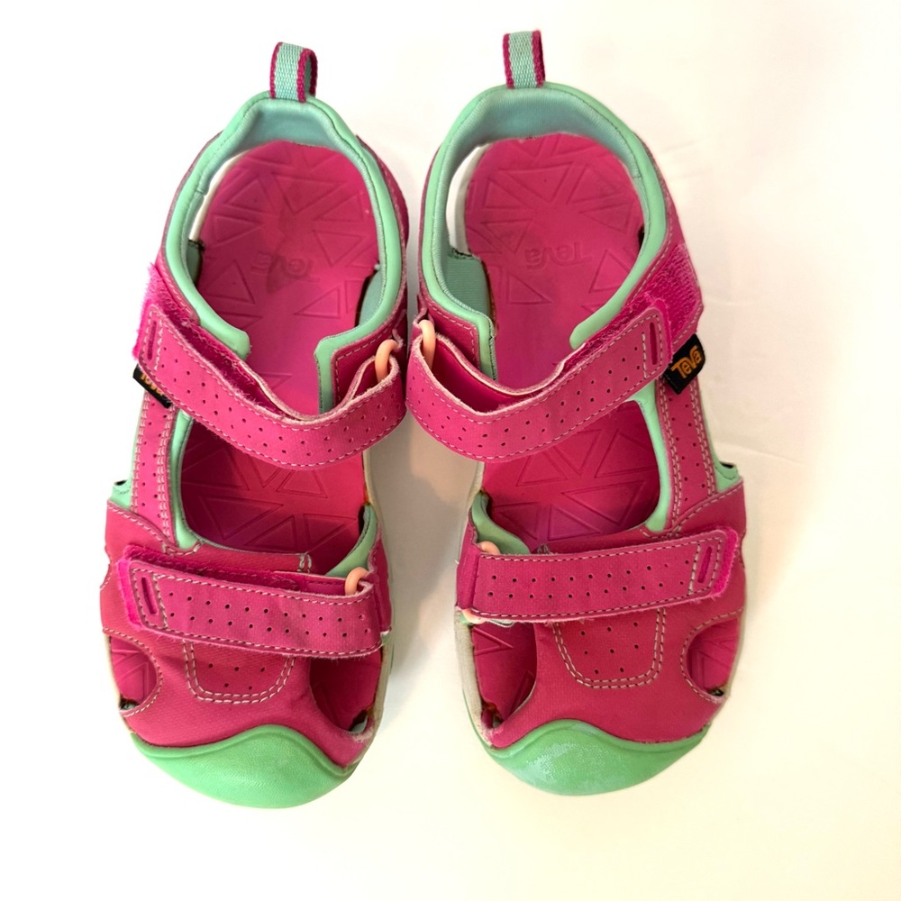 TEVA HURRICANE CLOSED TOE PRO SPORTS WATER SANDALS -RASPBERRY -YOUTH US 5 -NEW